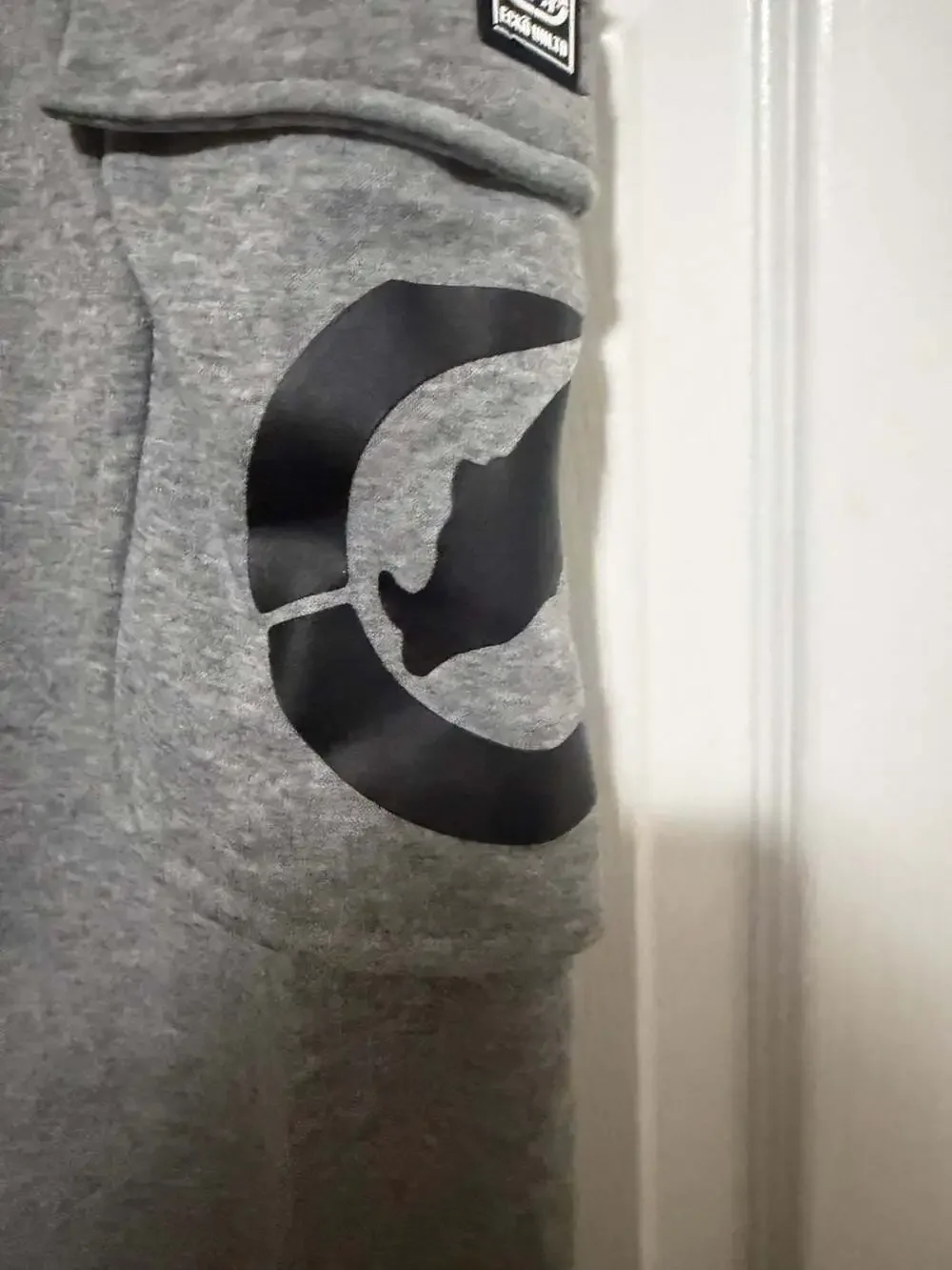 Ecko Unltd. World Famous Graphic Fleece Cargo Joggers